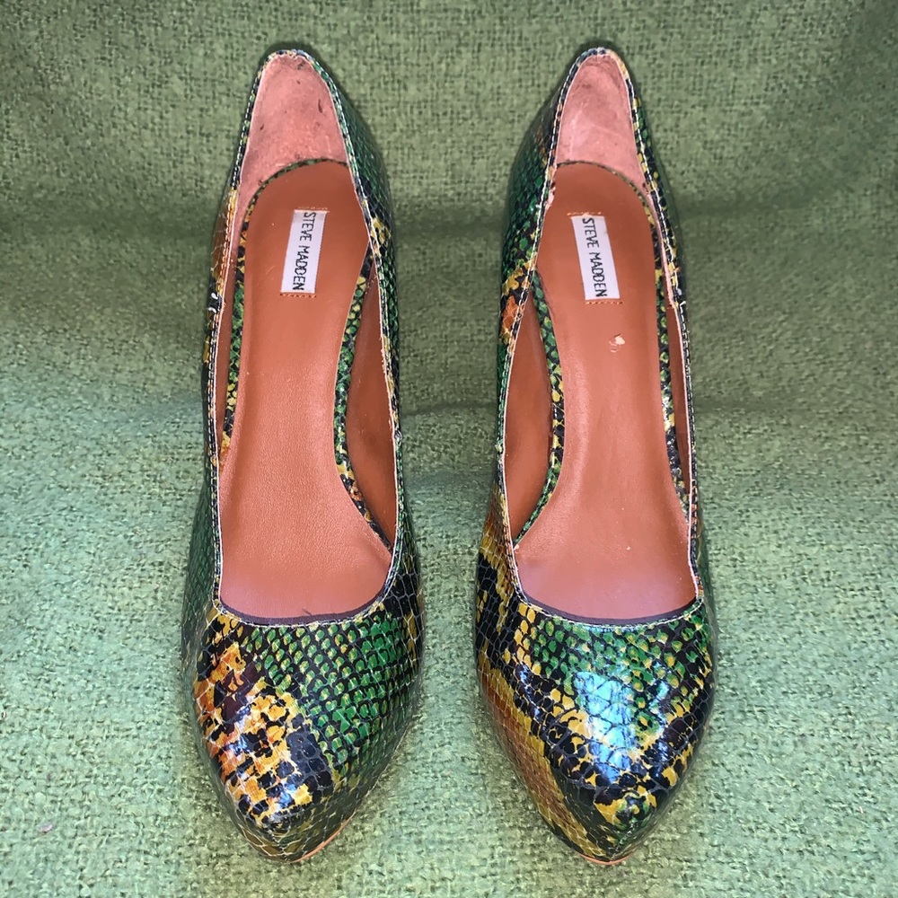 RARE Snakeskin 🐍 platform high heel pumps